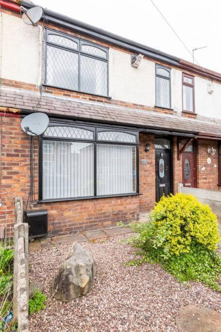 Memory Lane - Beautifully Renovated House Close To Motorway Networks Shevington 외부 사진